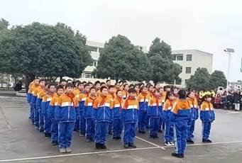 “七彩陽(yáng)光”伴我成長(zhǎng)——新寧縣白沙中間小學(xué)舉行慶元旦體操比賽運(yùn)動(dòng)
