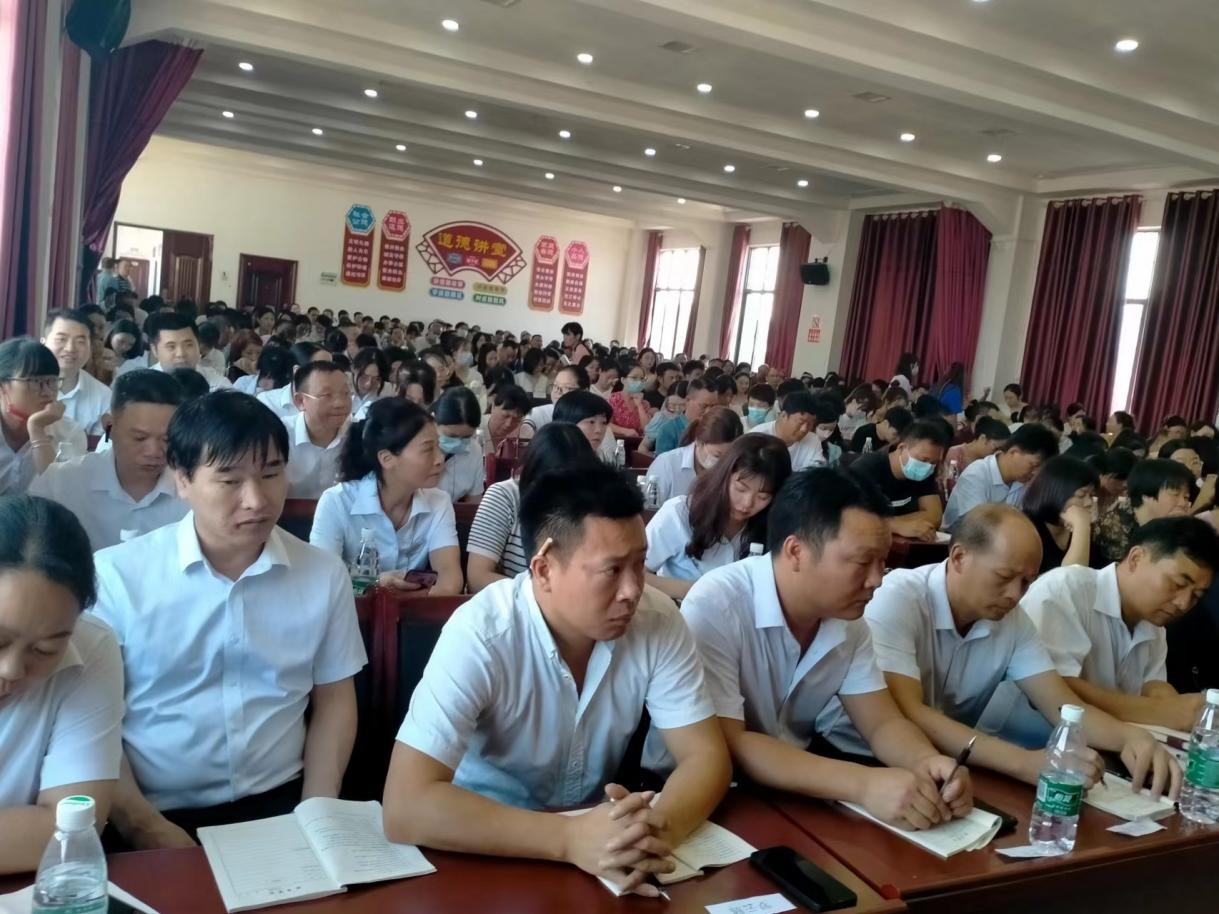 厲兵秣馬 篤信前行——   邵陽縣白倉鎮(zhèn)2022年暑期教師全員培訓班動員大會