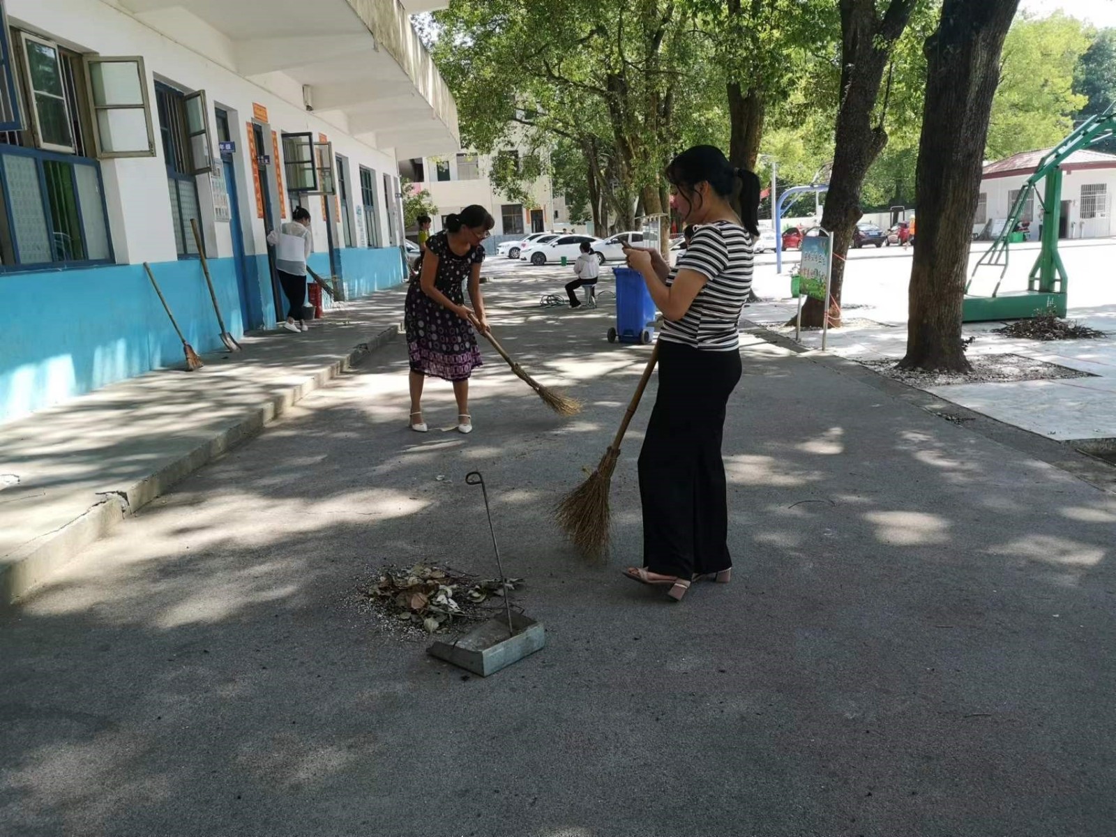 洞口縣茶場(chǎng)學(xué)校：老校園巧手換容顏 新學(xué)期添雙喜臨門