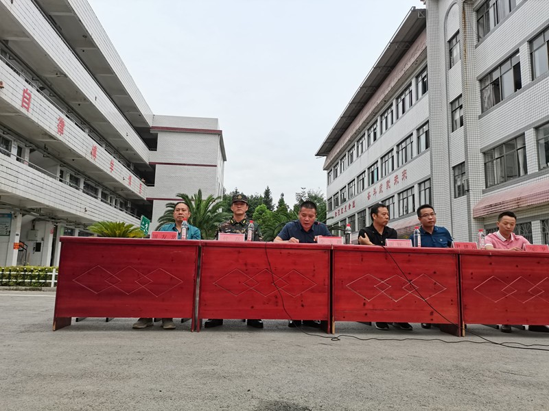 洞口四中隆重舉行2022級高一新生軍訓(xùn)開幕式