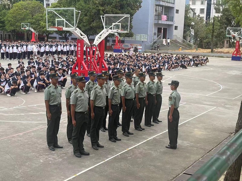 洞口四中隆重舉行2022級高一新生軍訓(xùn)開幕式