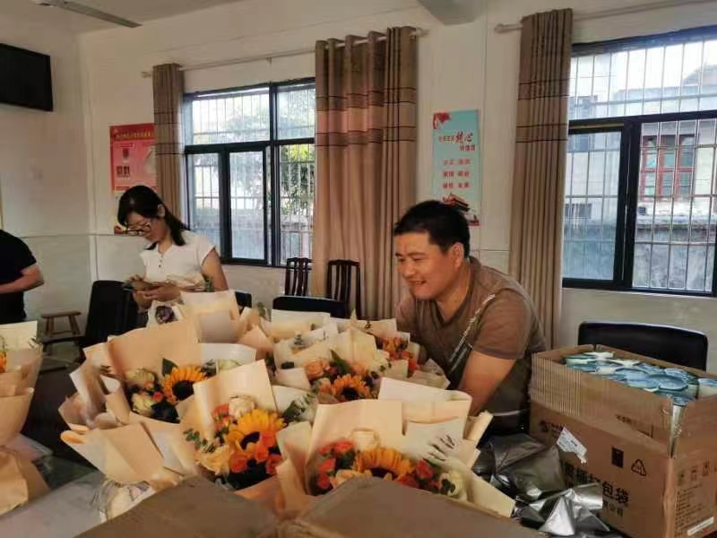 “情系教師節(jié) 慰問(wèn)暖人心”——新寧縣白沙中心小學(xué)慶祝教師節(jié)活動(dòng)