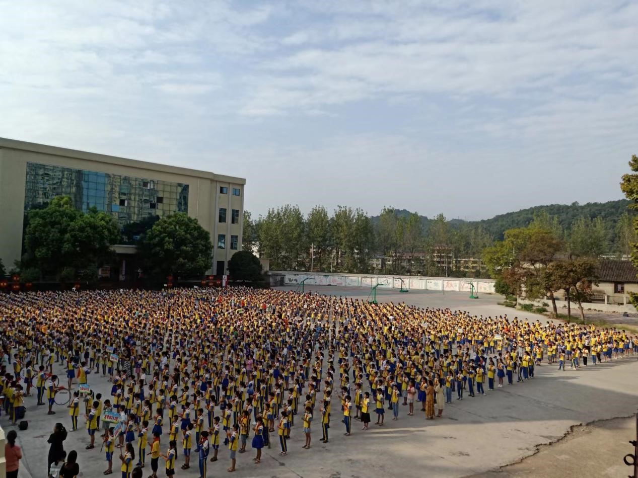 喜迎二十大 永遠跟黨走 奮進新征程             ——塘渡口鎮(zhèn)第一完全小學高小部2022年下學期開學典禮