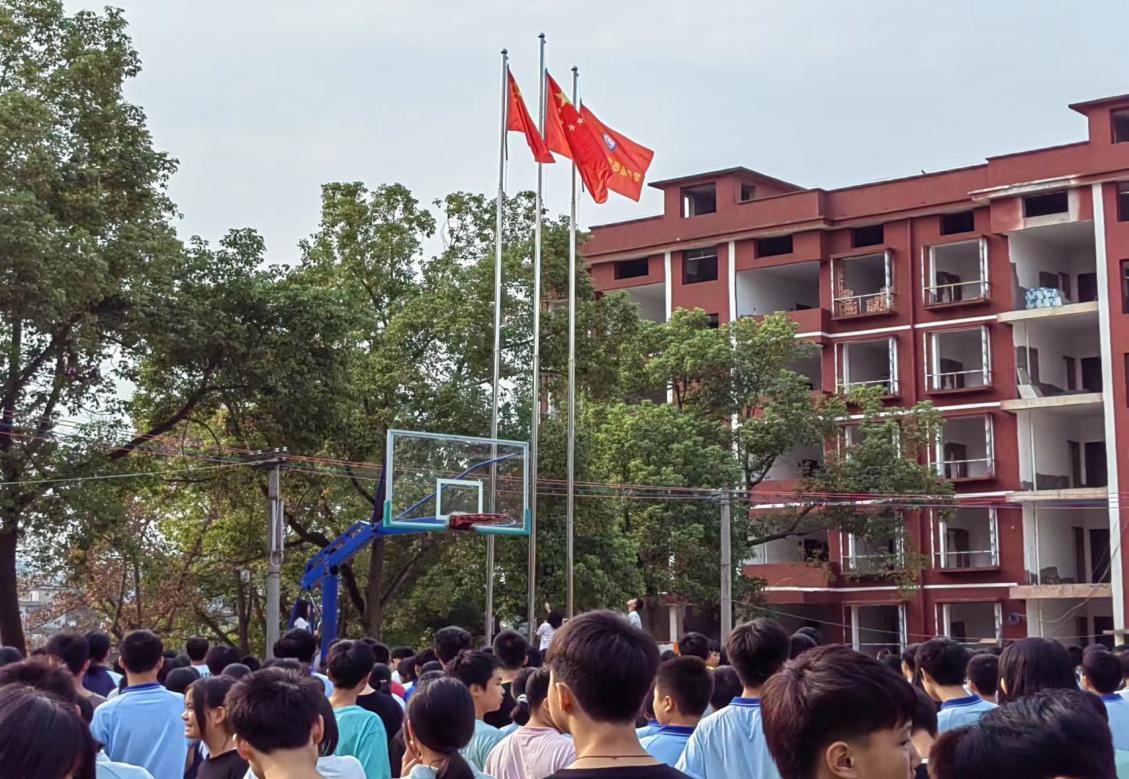 喜迎二十大  筑夢新征程 ------金稱市鎮(zhèn)中學(xué)舉行2022年秋季學(xué)期開學(xué)典禮暨表彰大會(huì)