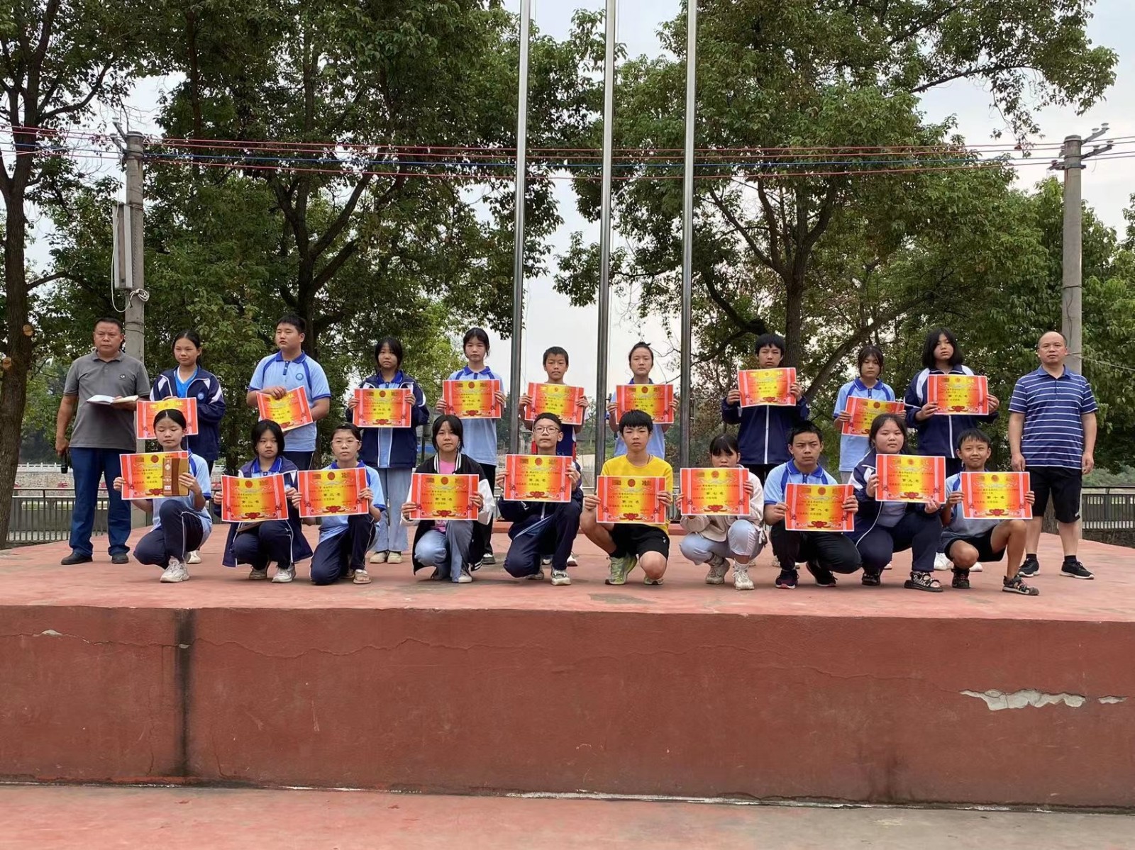 喜迎二十大  筑夢新征程 ------金稱市鎮(zhèn)中學(xué)舉行2022年秋季學(xué)期開學(xué)典禮暨表彰大會(huì)
