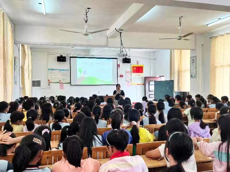 利劍護(hù)蕾，守護(hù)成長(zhǎng)——金稱(chēng)市鎮(zhèn)中心完全小學(xué)開(kāi)展“防性侵安全知識(shí)”專(zhuān)題講座