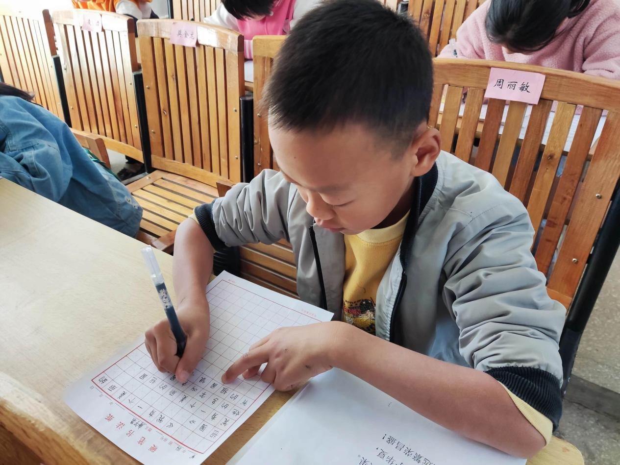 喜迎二十大:寫好中國字,抒發(fā)愛國情。