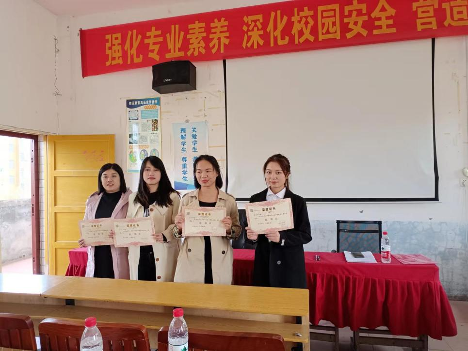 輪番登臺(tái)顯風(fēng)采  切磋之中促提升