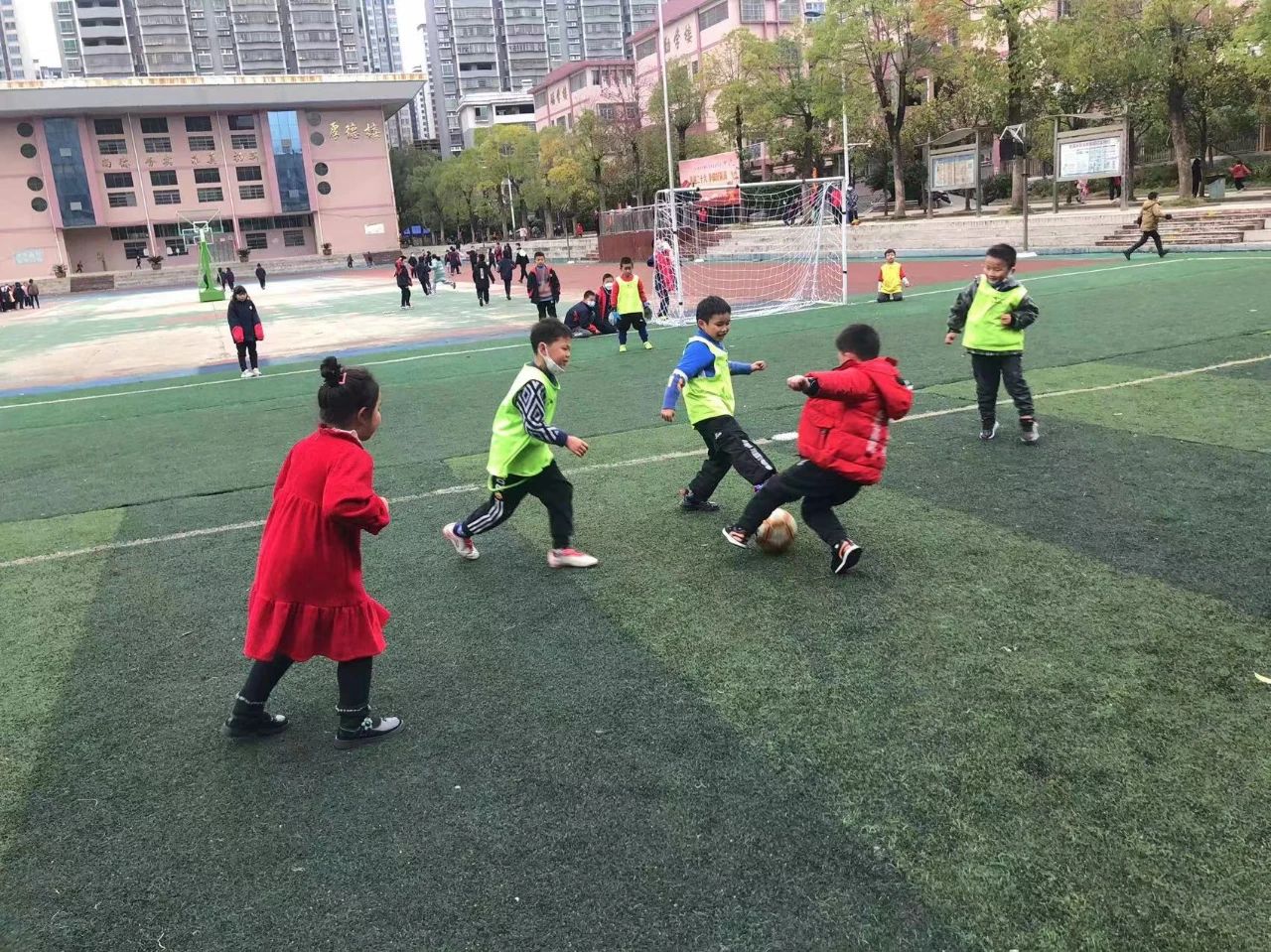 邵東四小“四有”杯班級(jí)足球賽第14日戰(zhàn)報(bào)‖189班以不敗戰(zhàn)績(jī)強(qiáng)勢(shì)奪冠！