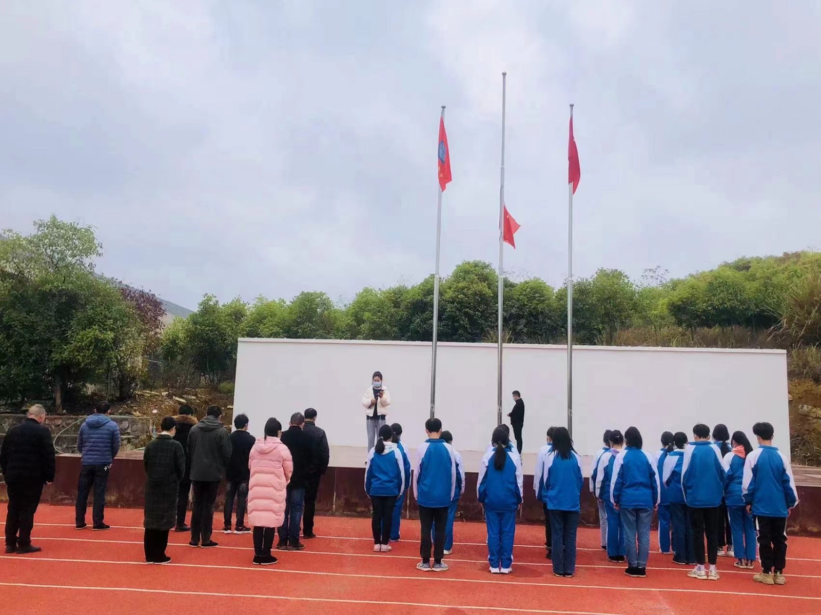 邵陽(yáng)縣蔡橋鄉(xiāng)初級(jí)中學(xué)沉痛悼念江澤民同志