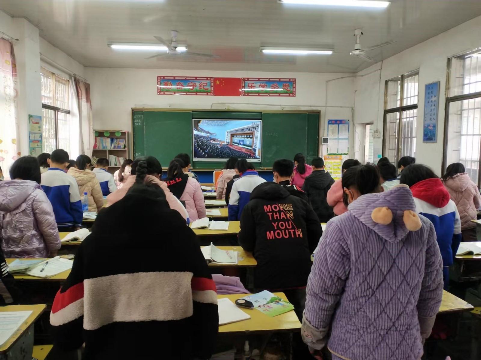 邵陽縣塘田市鎮(zhèn)中心完全小學沉痛悼念江澤民同志