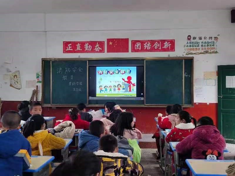 洞口縣茶場(chǎng)學(xué)校：加強(qiáng)低溫天氣安全防范教育