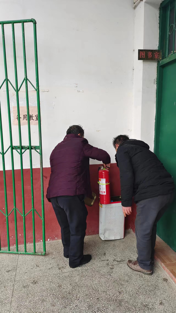 開展消防排查，牢固安全防線