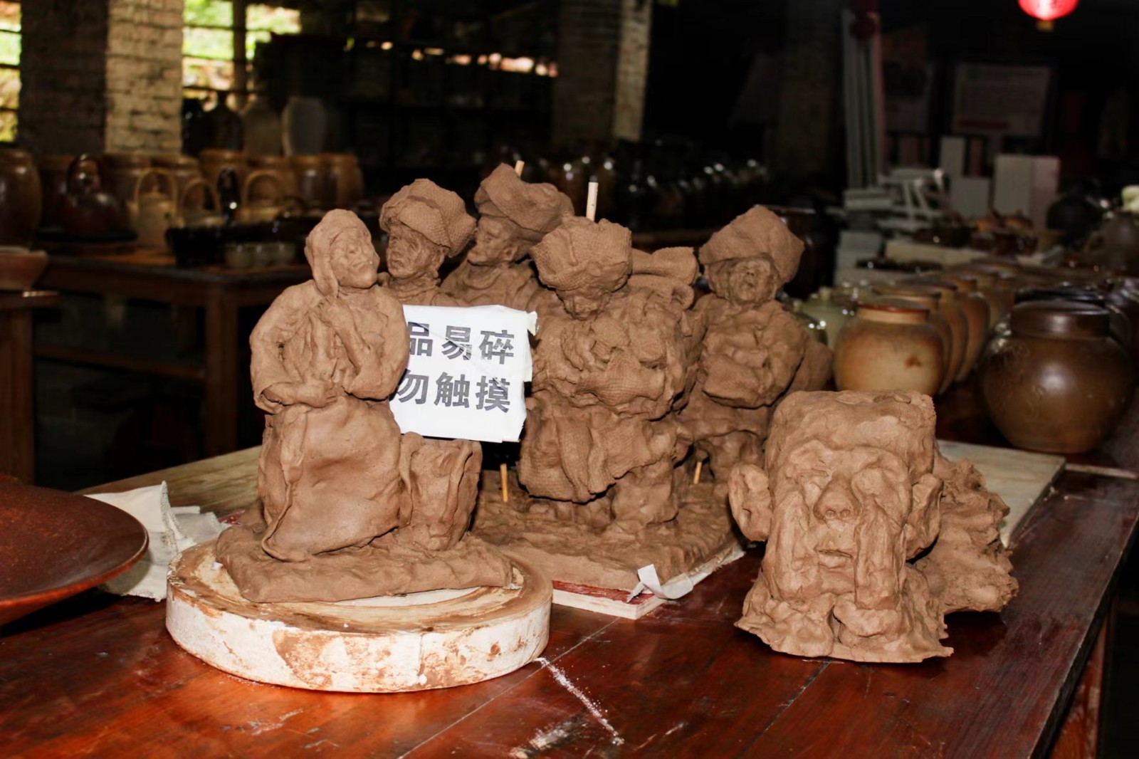 “湘西記憶”系列是辰溪土陶非遺基地銷售最為火爆的產(chǎn)品