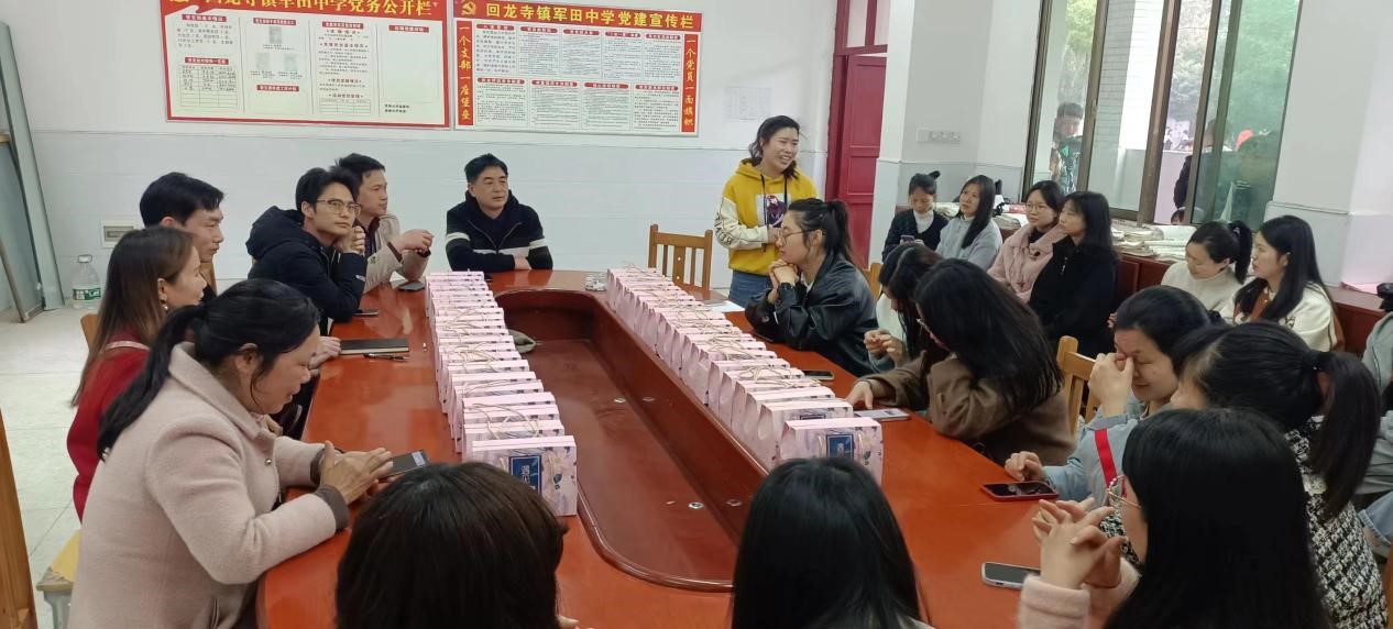 三八宏圖展，九州春意濃