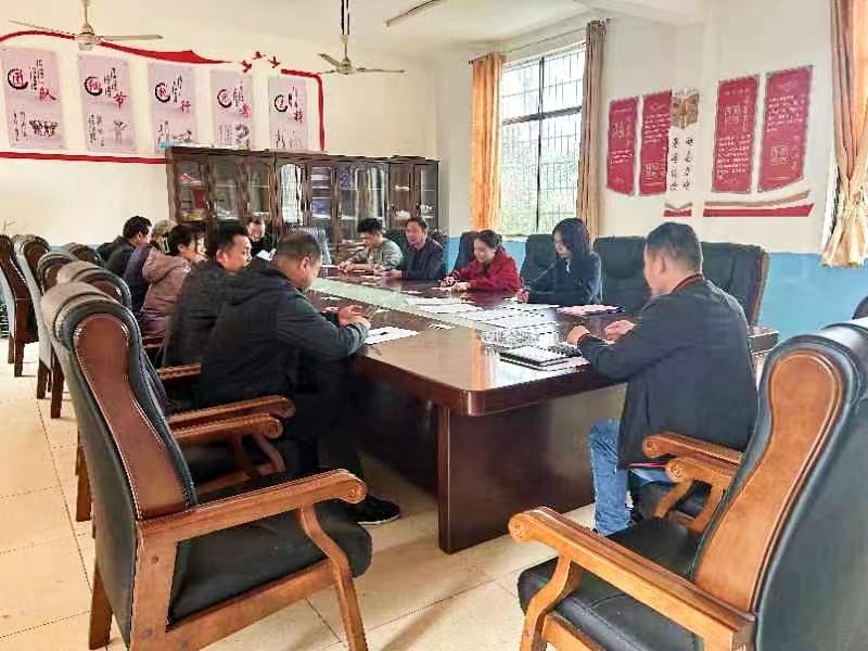 小溪市鄉(xiāng)中學召開3月組織生活會
