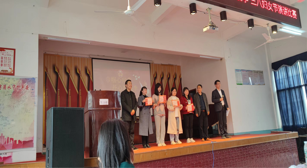 喜報(bào)！金稱市鎮(zhèn)中心完小教師代表在鎮(zhèn)演講比賽中榮獲佳績！