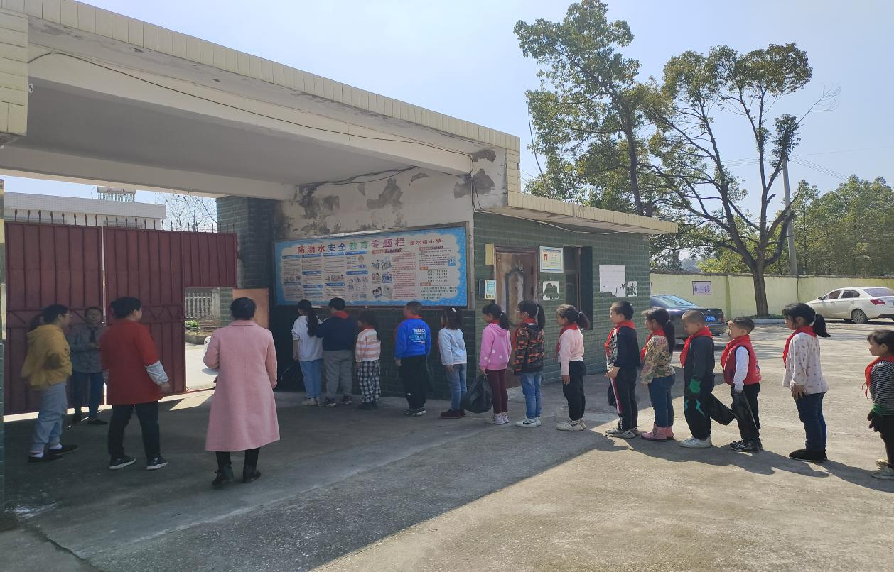 塘渡口鎮(zhèn)塔水橋小學(xué)開展“學(xué)雷鋒”主題月活動