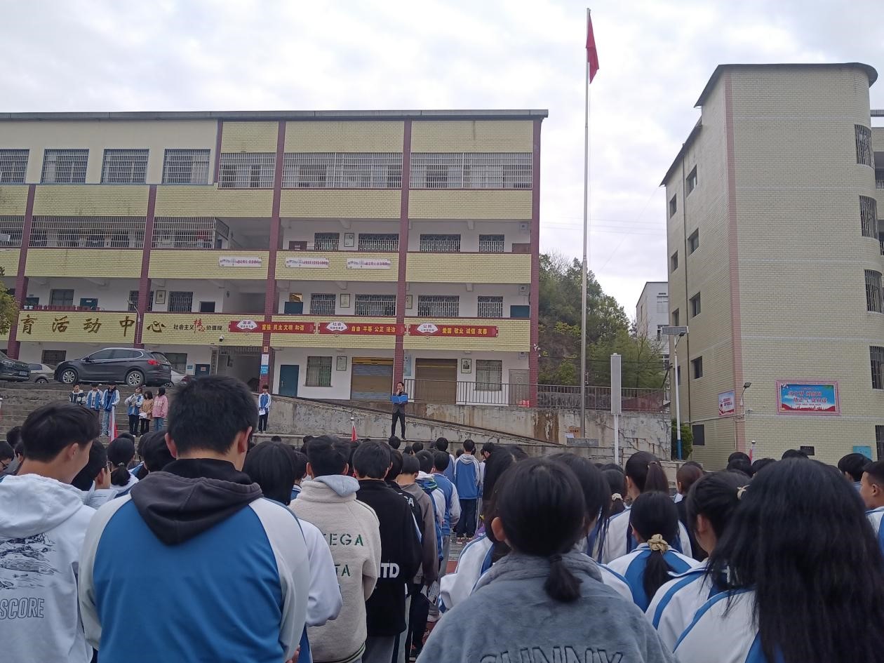 創(chuàng)無(wú)煙校園，做陽(yáng)光少年
