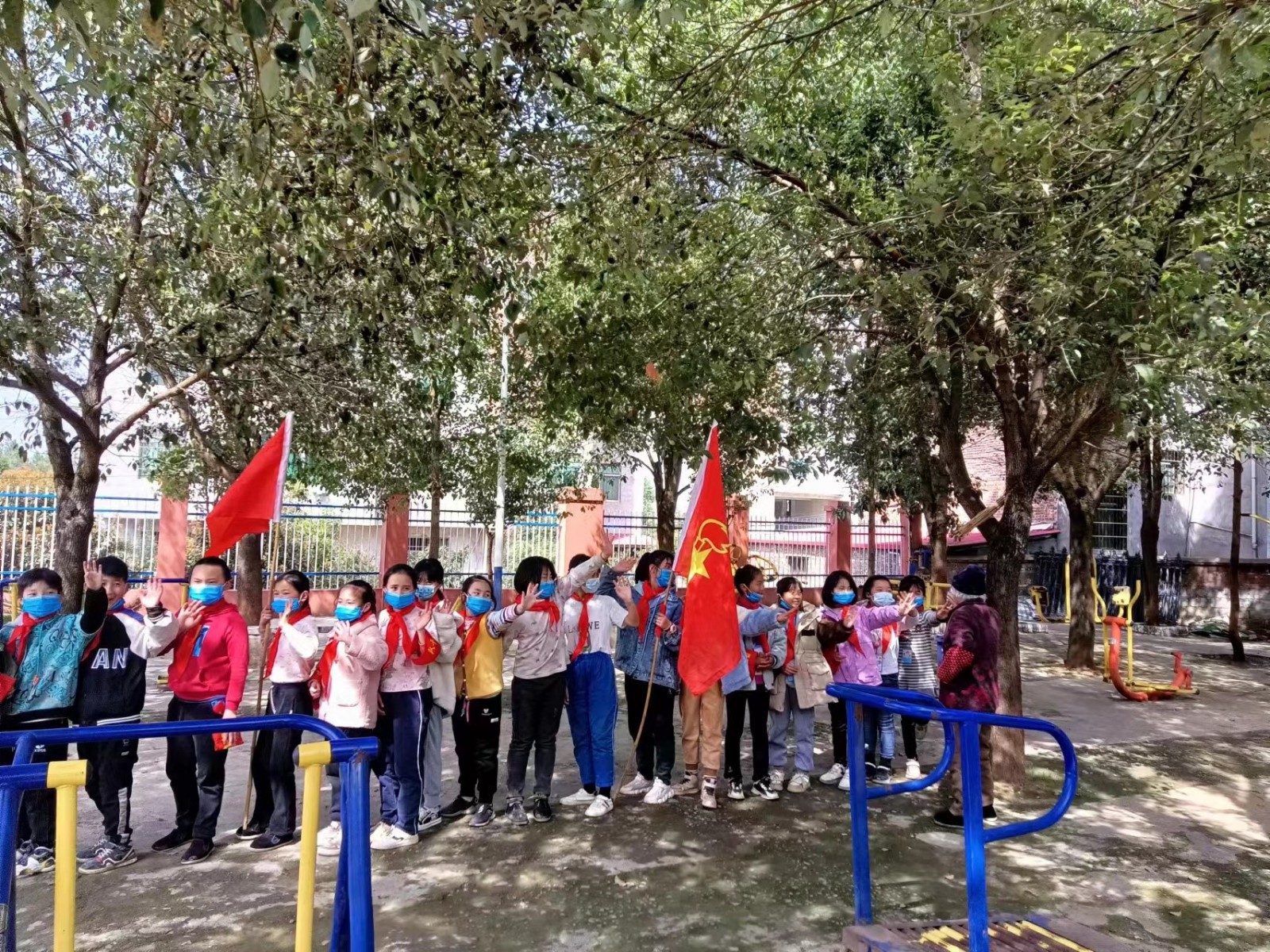 下花橋鎮(zhèn)中心完全小學(xué)黨支部開展“學(xué)雷鋒志愿服務(wù)