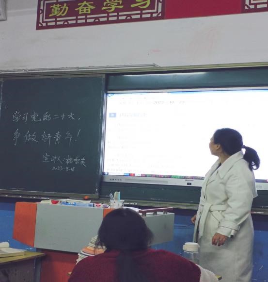 河伯鄉(xiāng)中學(xué)開展“學(xué)習(xí)二十大，爭做新青年”宣講