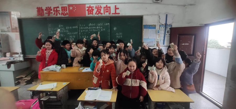 雷鋒精神永傳承，愛(ài)心捐贈(zèng)暖人心