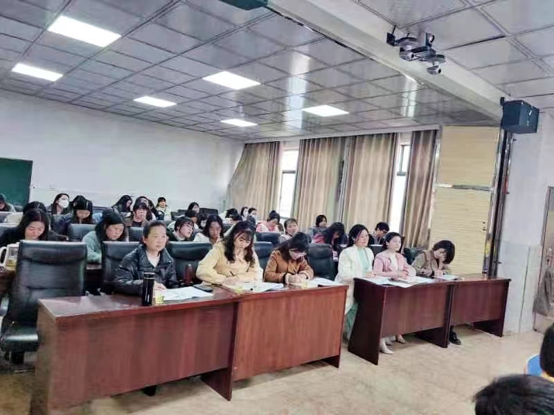 小學(xué)道德與法治名師工作室名師蒞臨六小指導(dǎo)研討課