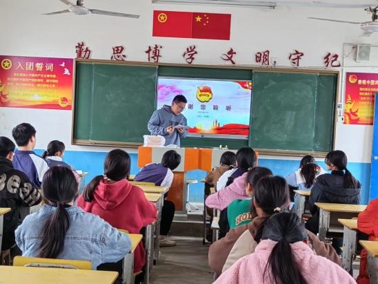 金稱市鎮(zhèn)中學開展“青春獻禮二十大,強國有我新征程”主題團課學習