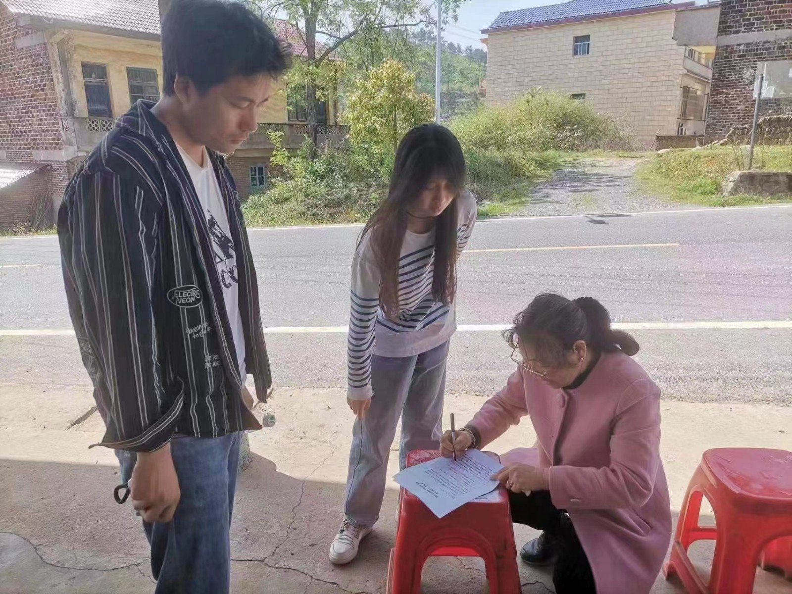 “愛在春風(fēng)里，暖在家訪中”