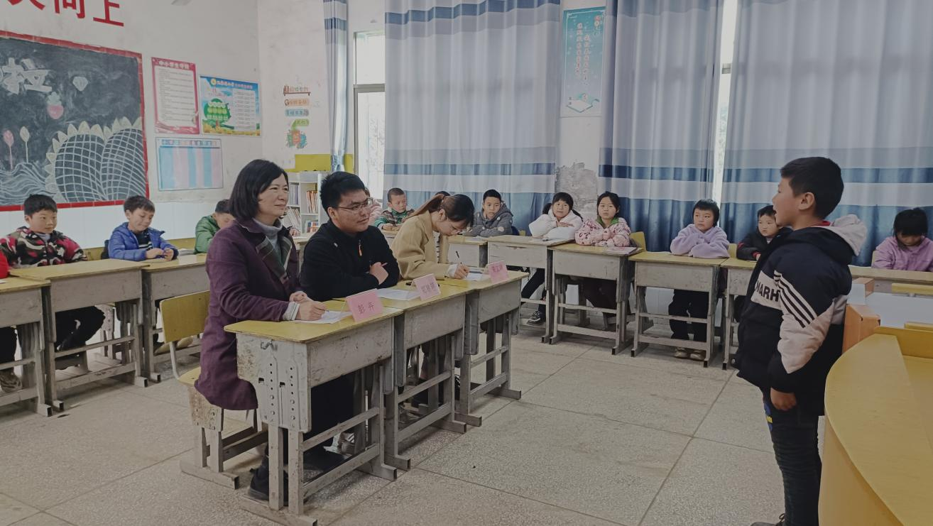 邵陽縣酈家坪鎮(zhèn)姚家鋪小學(xué)舉行第二屆 “英語朗讀者”少兒英語繪本閱讀比賽