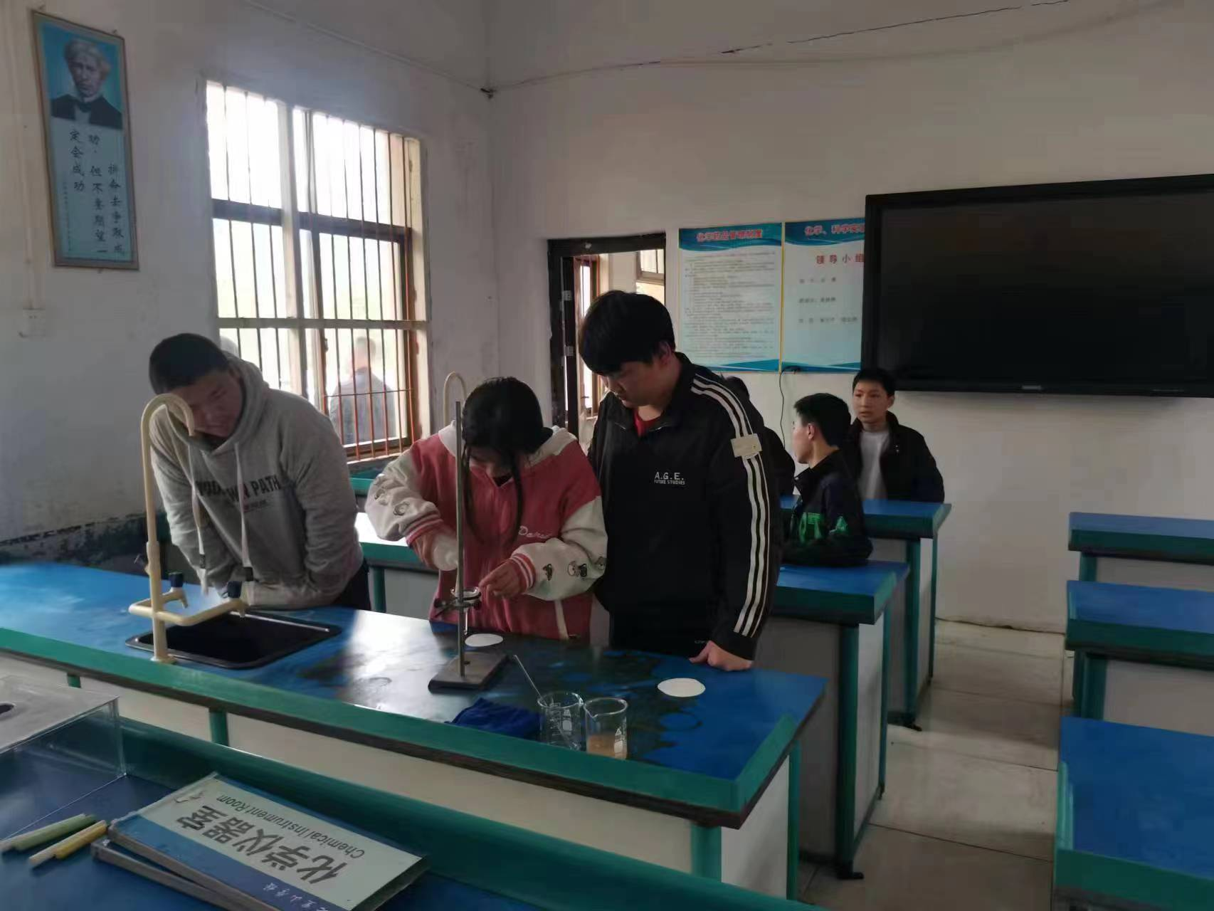 “雙減”工作獲成效   實驗教學練技能