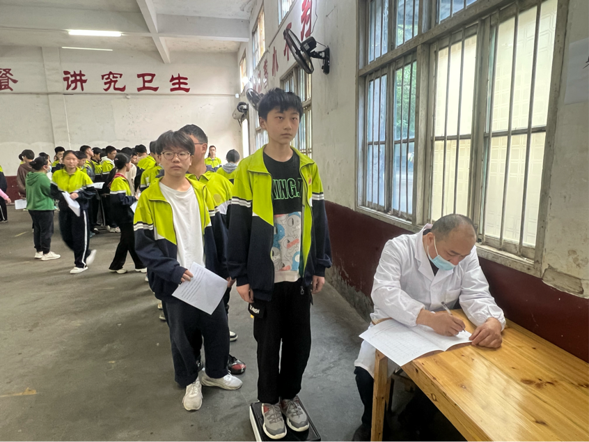 體檢進(jìn)校園，健康伴我行