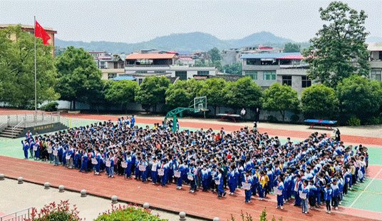 “法治宣傳進(jìn)校園，普法教育助成長(zhǎng)”——金稱市鎮(zhèn)中心完全小學(xué)“法治宣傳進(jìn)校園”活動(dòng)