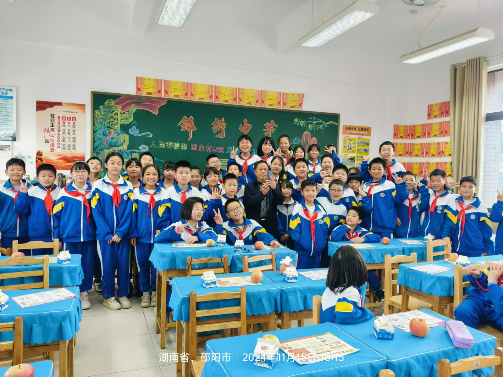 九三學(xué)社邵陽市法政支社：“送法進(jìn)校園，安全護(hù)成長(zhǎng)”活動(dòng)在邵陽廣益世才學(xué)校開展。