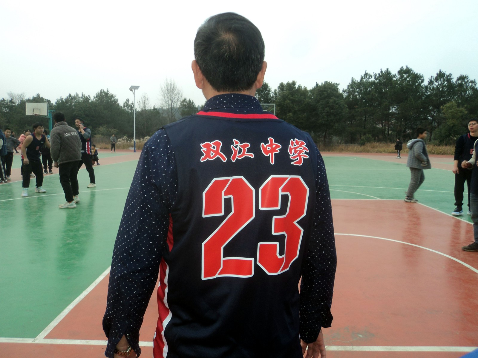 邵陽縣籍省科技示范戶贈送運動服助教慰老師