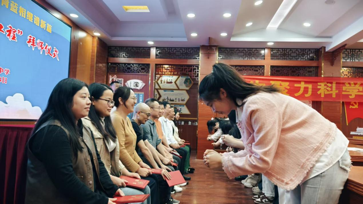師道傳承育桃李  青藍相繼譜新篇