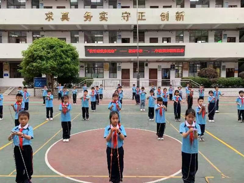 大課間，跳出健康保護(hù)“繩”