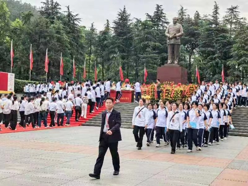 隆回二中師生赴韶山開展紅色研學(xué)