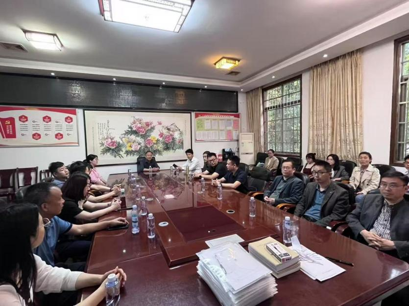 衡陽八中名師團隊到隆回二中開展課堂教學調(diào)研