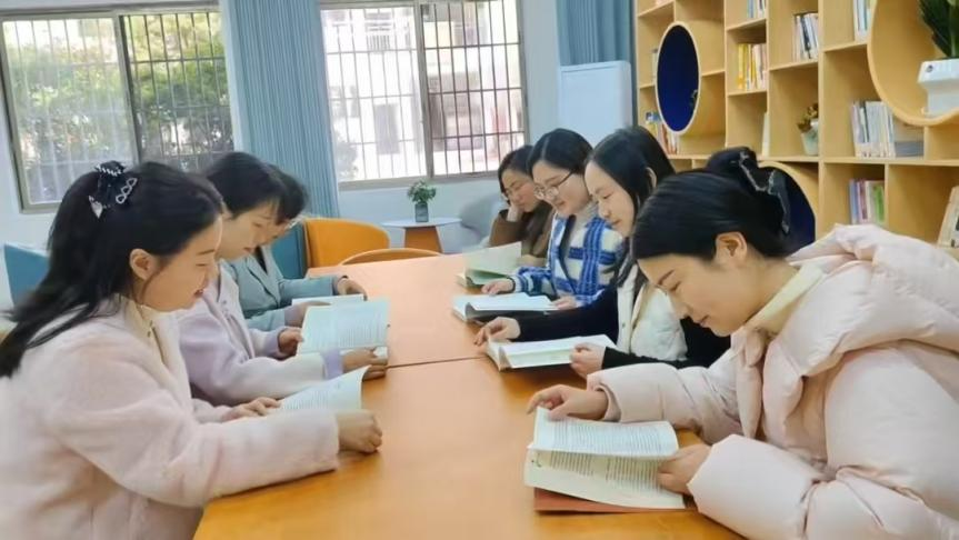 隆回九龍學(xué)?！敖處煏伞贝俳虒W(xué)