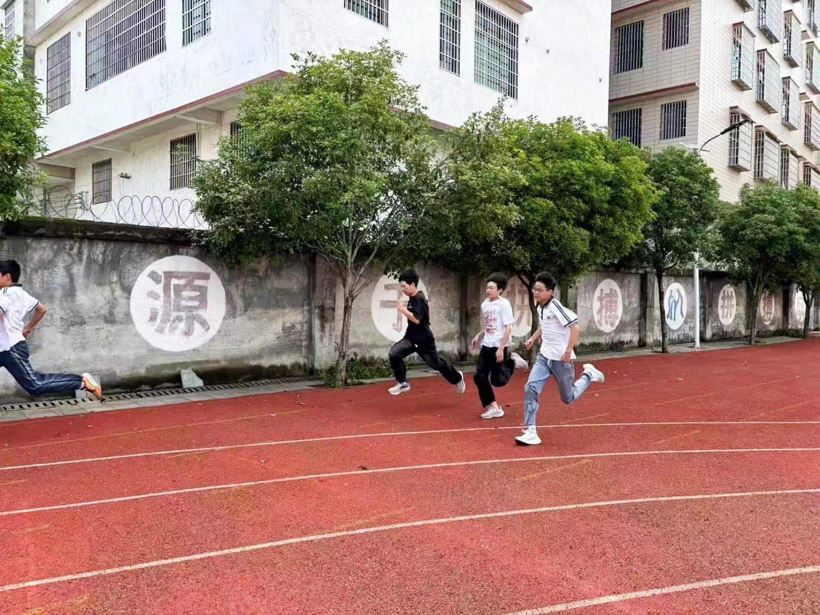 運(yùn)動(dòng)點(diǎn)燃激情，竹中學(xué)子賽場(chǎng)顯風(fēng)采