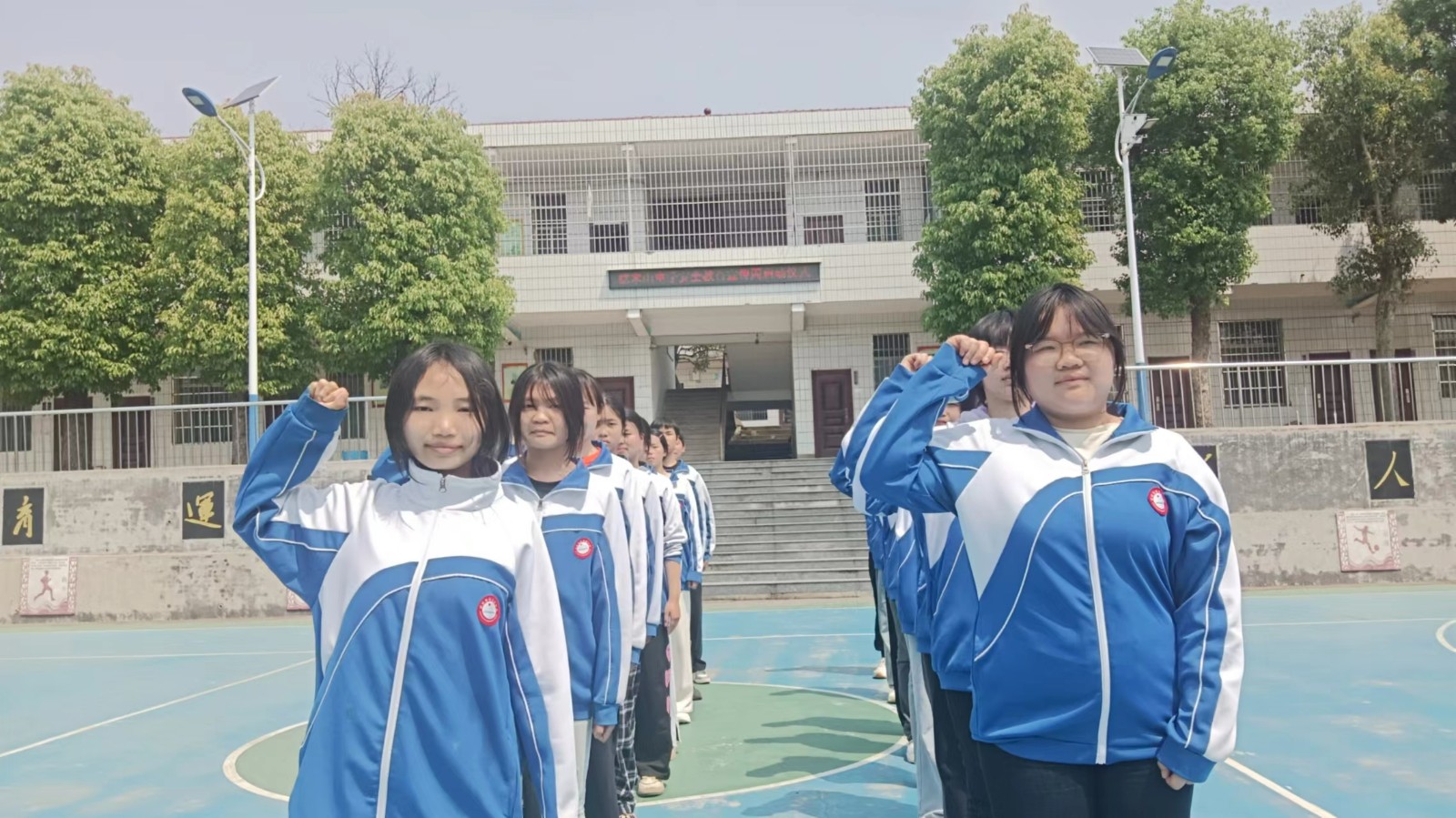 “筑牢安全防線，守護(hù)成長(zhǎng)凈土”