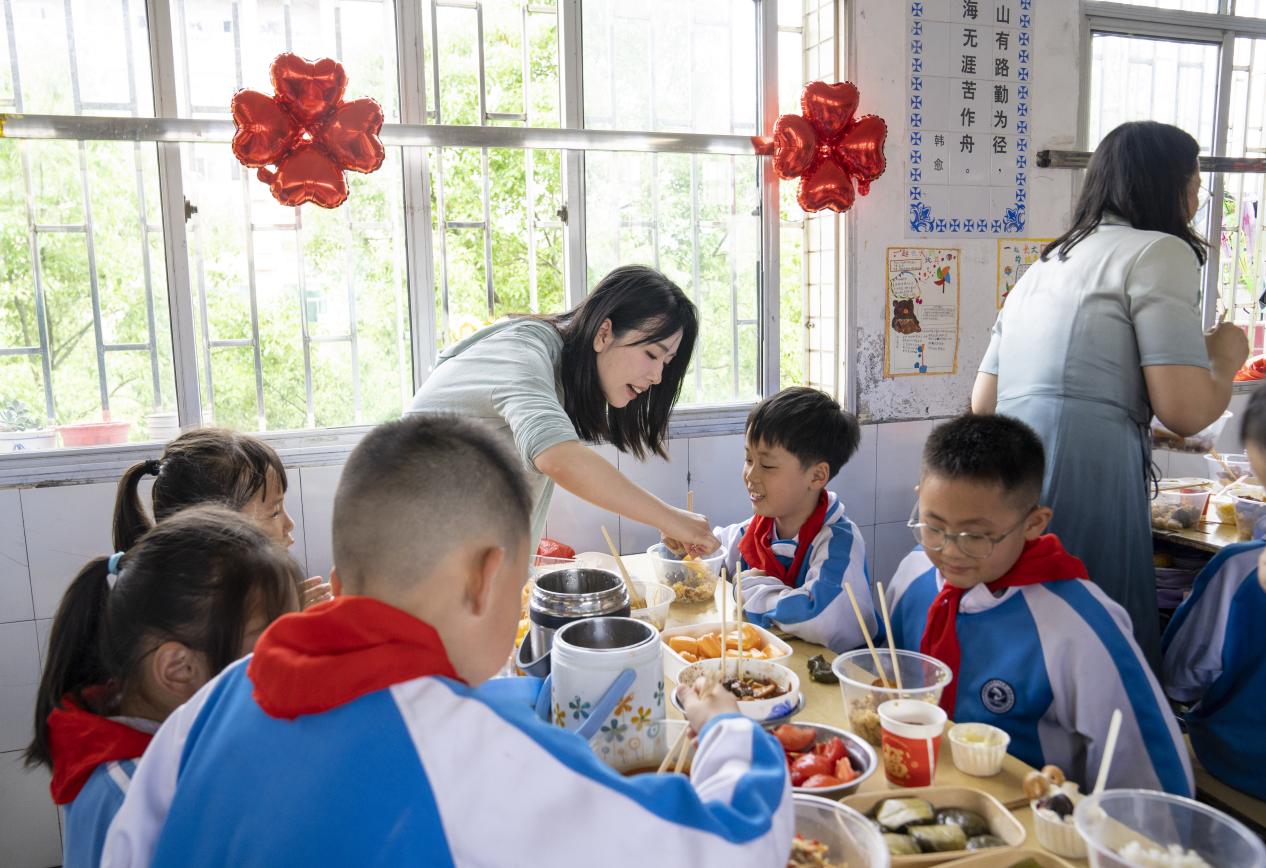 舌尖上的成長(zhǎng)：邵東市城區(qū)二小以美食節(jié)激活德育新動(dòng)能?