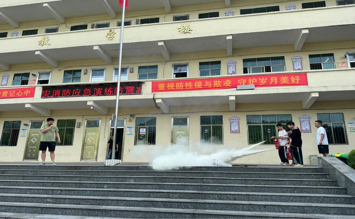 小溪市鎮(zhèn)中學(xué)開(kāi)展防災(zāi)減災(zāi)應(yīng)急演練 筑牢校園安全防線(xiàn)