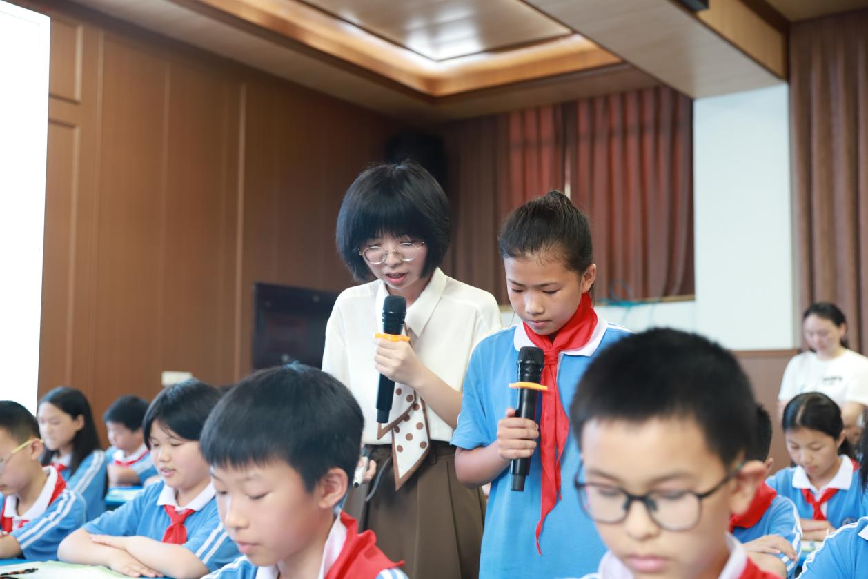 邵東市城區(qū)二小主題式校本研修“壹課堂”推廣展示活動(dòng) 暨“青藍(lán)學(xué)院” 團(tuán)隊(duì)競(jìng)賽活動(dòng)圓滿落幕