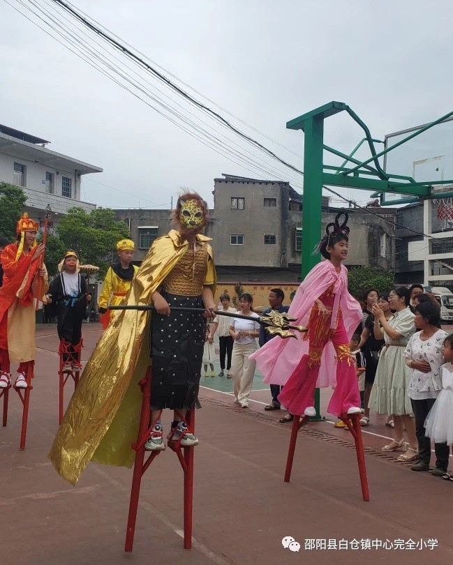 文體之花競綻放，課后服務結(jié)碩果