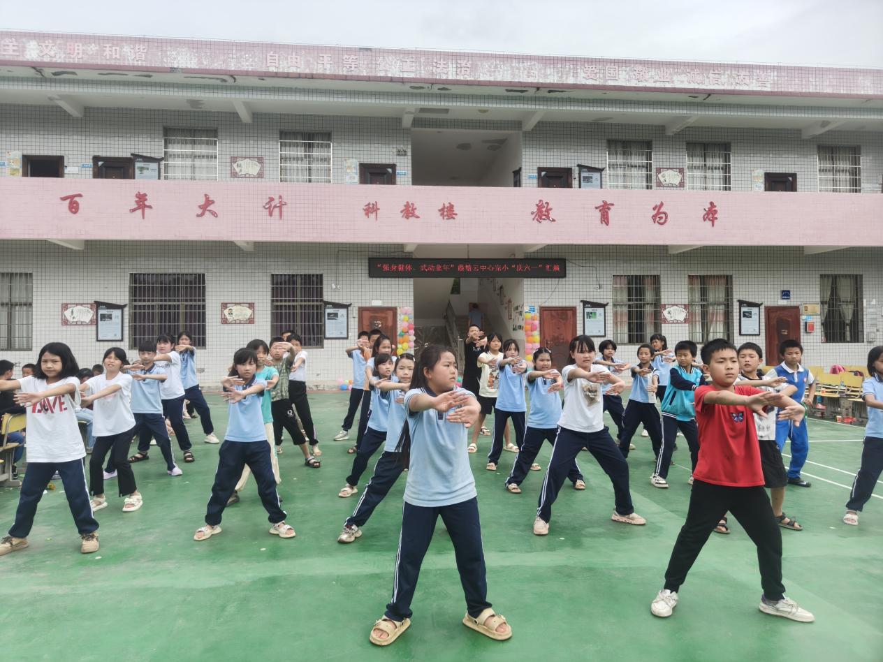 霞塘云中心完全小學(xué)：“強(qiáng)身健體，武動(dòng)童年” 武術(shù)進(jìn)校園煥發(fā)新活力