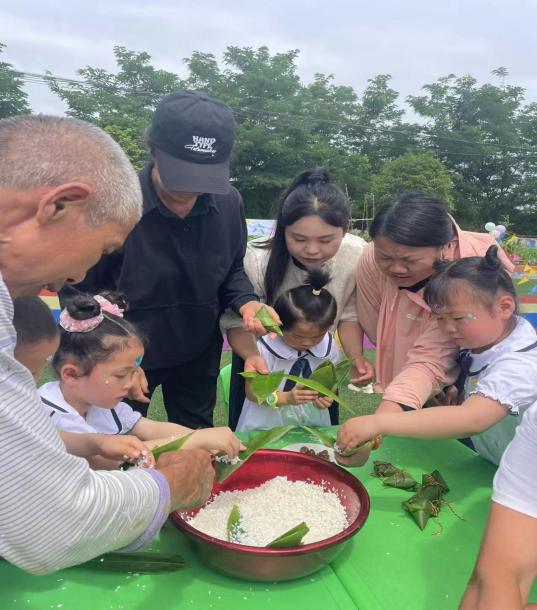 白馬田幼兒園開展“雙節(jié)同慶，童樂粽享” 六一兒童節(jié)主題活動