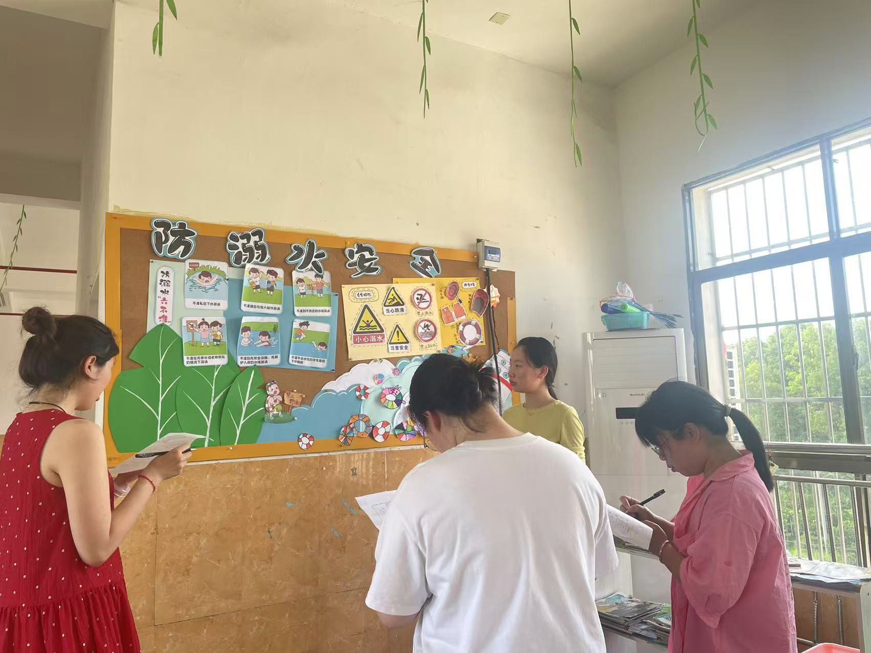 萬(wàn)塘鄉(xiāng)白馬田幼兒園 開展防溺水安全主題環(huán)境創(chuàng)設(shè)評(píng)比