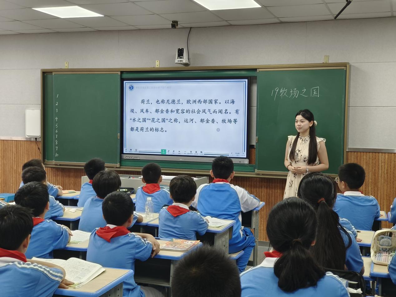 城區(qū)二小實(shí)習(xí)教師匯報(bào)課展示活動圓滿結(jié)束